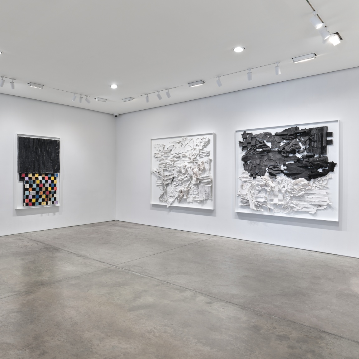 Installation view: Leonardo Drew