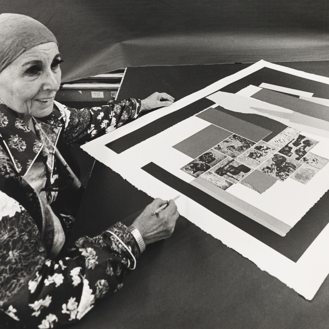 Image of Louise Nevelson signing at Pace Prints