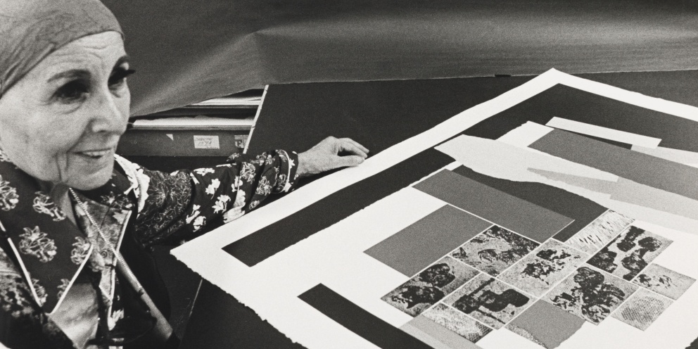 Image of Louise Nevelson signing at Pace Prints